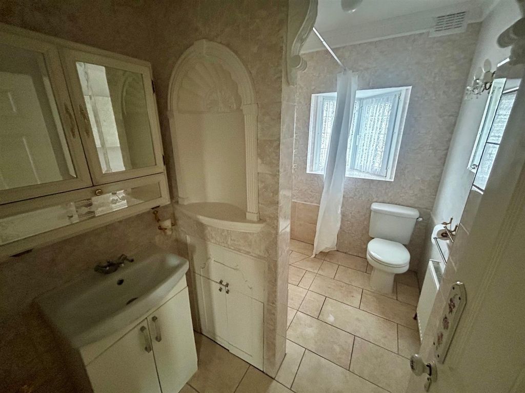 Property photo 3 of 13 Bathroom.Jpg