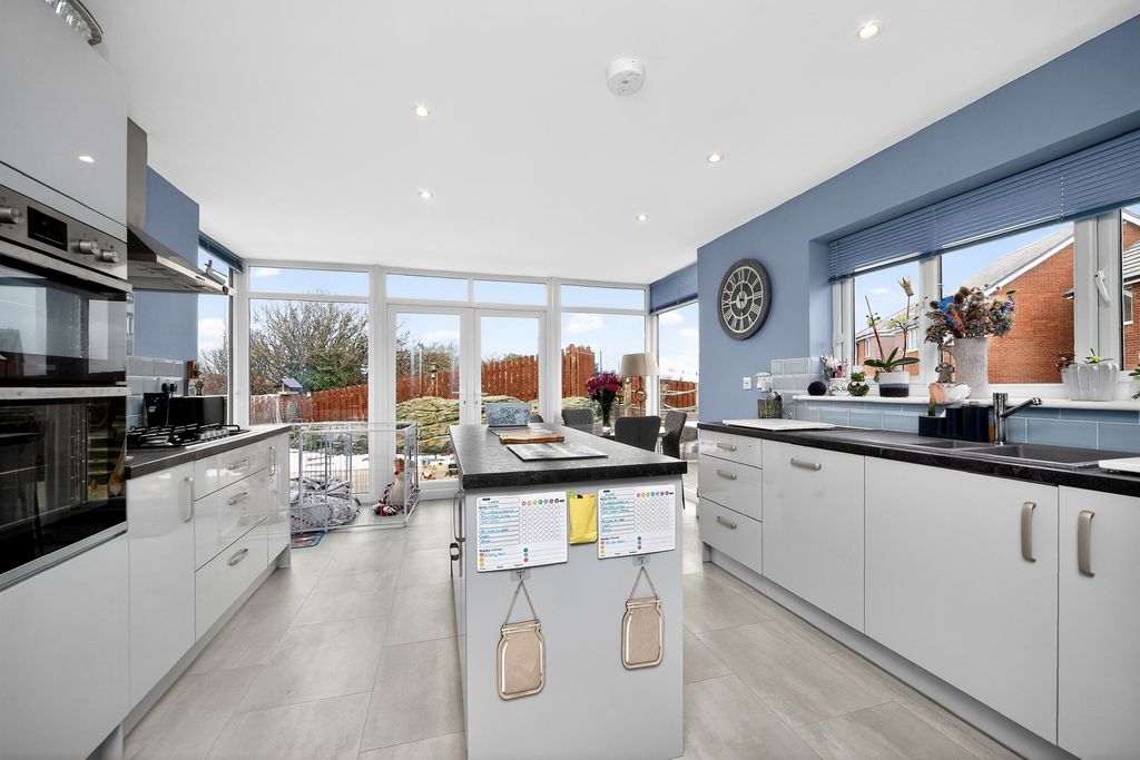 Property photo 3 of 27