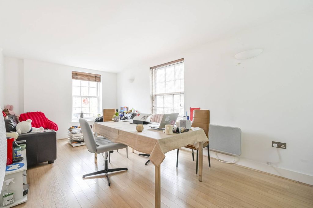Property photo 1 of 9