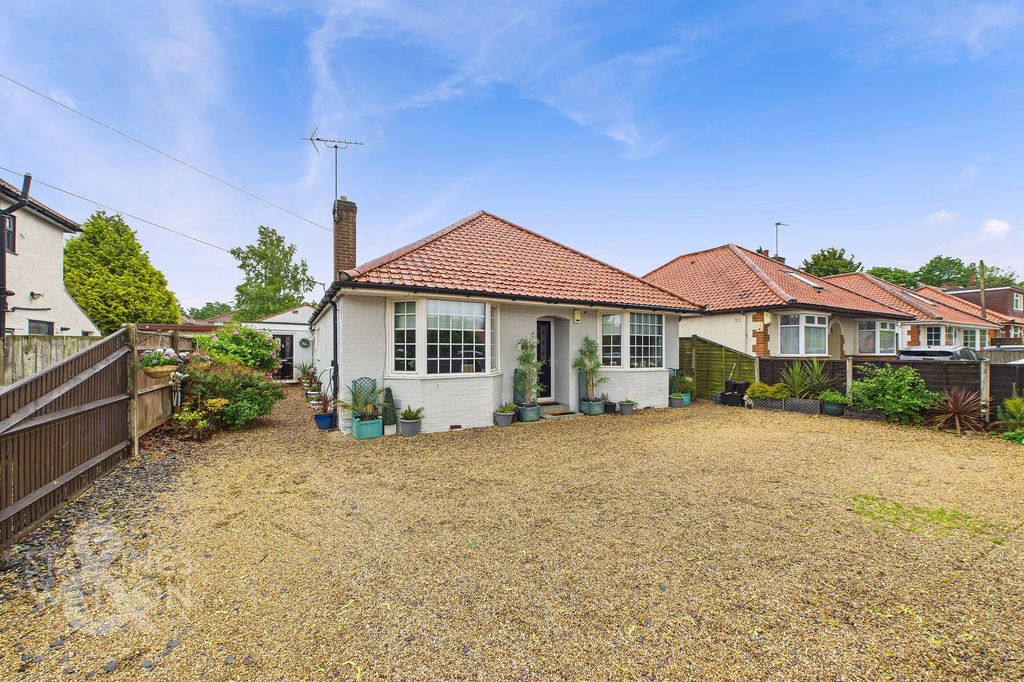 Property photo 1 of 32