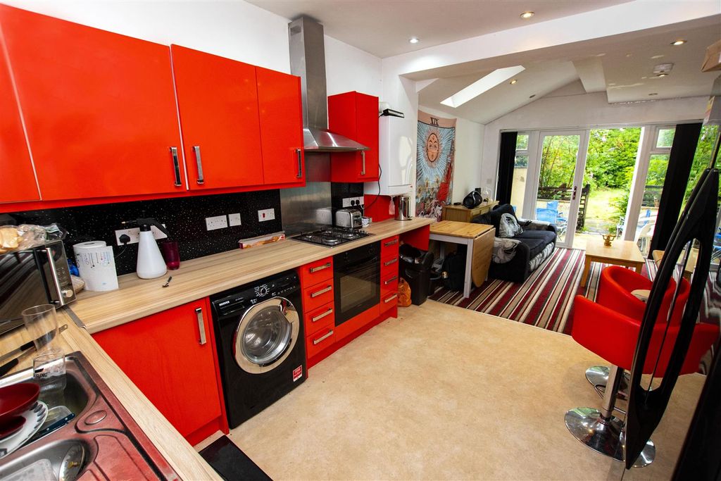 Property photo 3 of 13 Approach