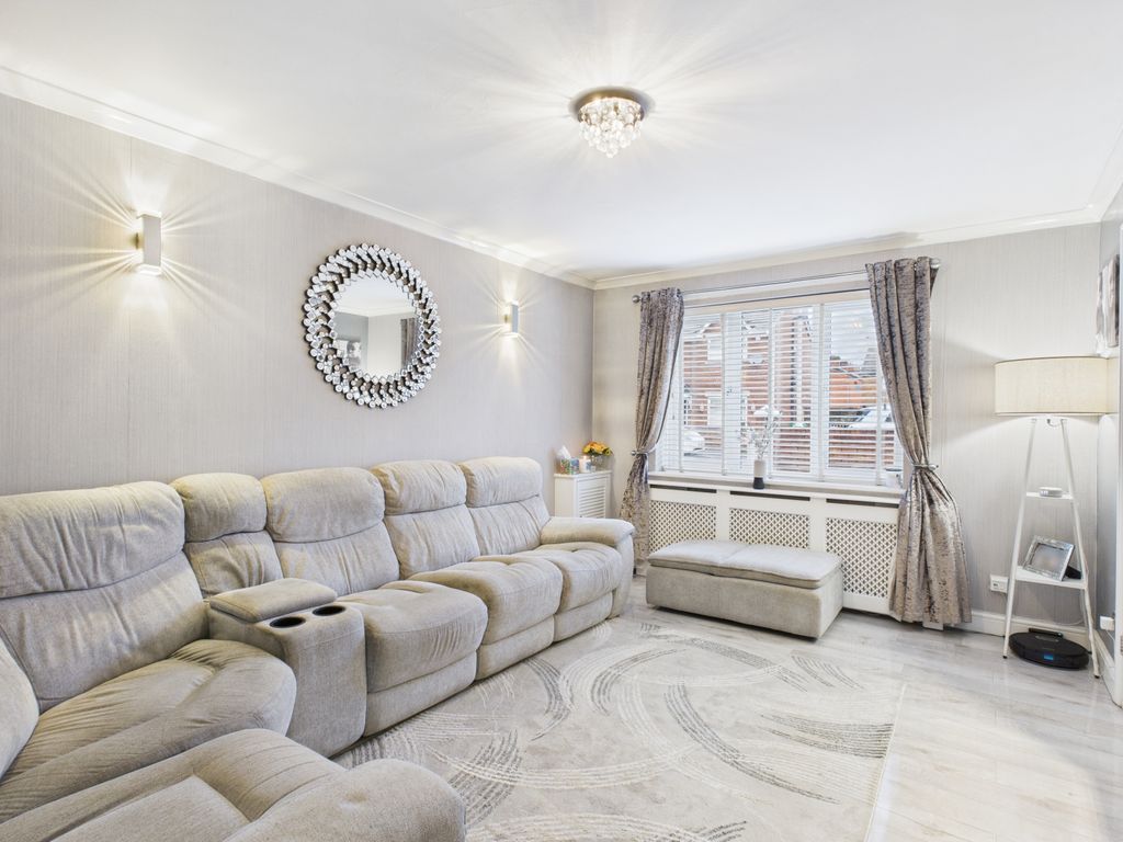 Property photo 3 of 21 Cam03729G0-Pr0179-Still023