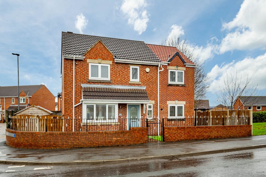 Property photo 1 of 18 4 Bedroom Detached For Sale