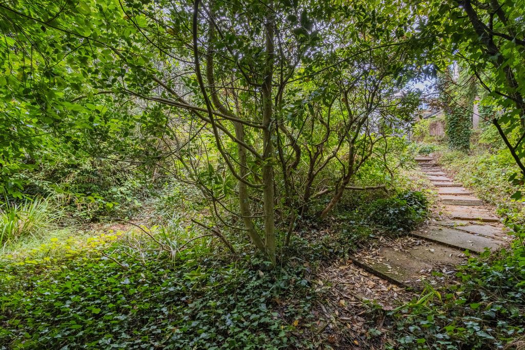 Property photo 2 of 29