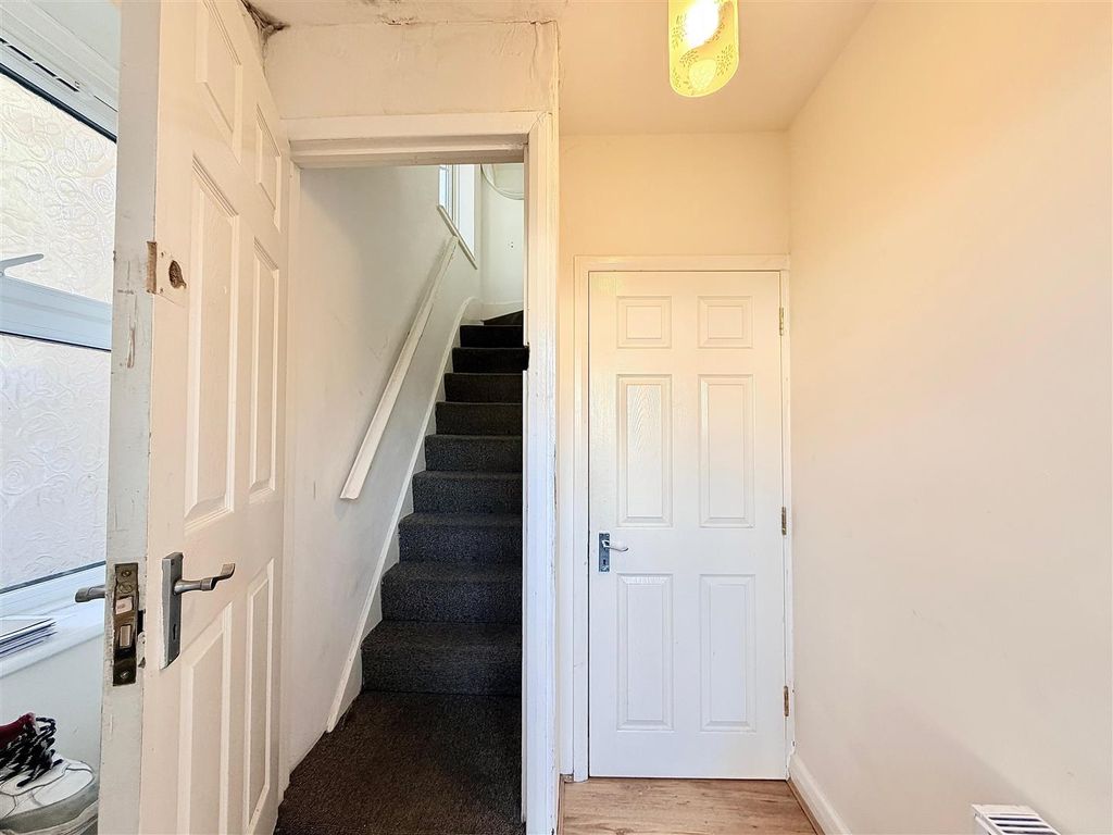 Property photo 3 of 14 Bittacy Upstairs Flat 6.Jpg