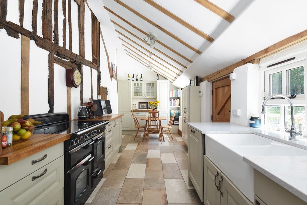 Property photo 3 of 27 3927536