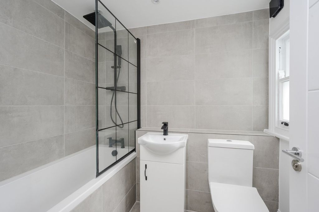 Property photo 3 of 8 Picture No. 05