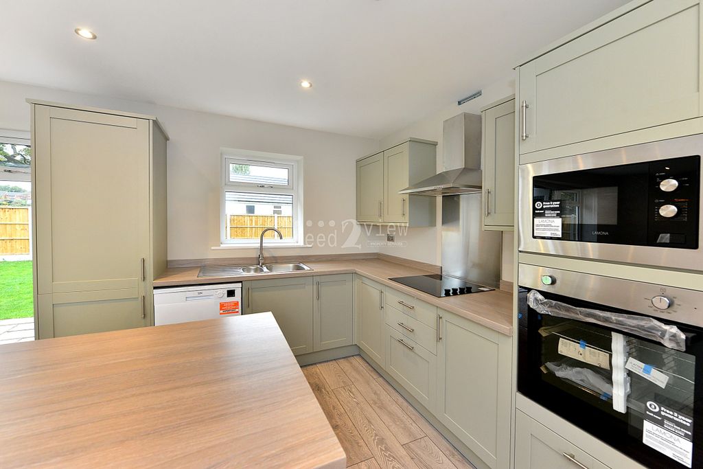 Property photo 3 of 16 Kitchen