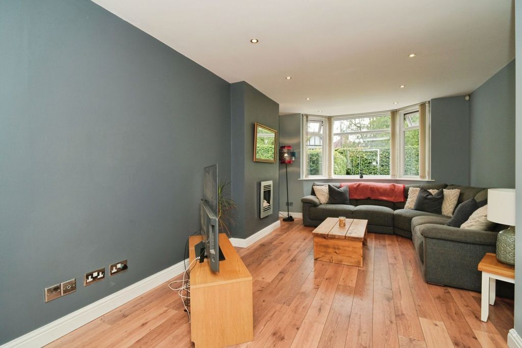 Property photo 1 of 19 Lounge