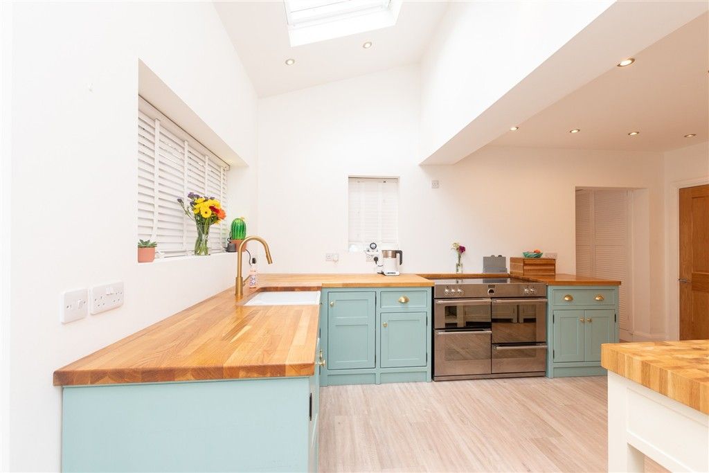 Property photo 3 of 12 Kitchen