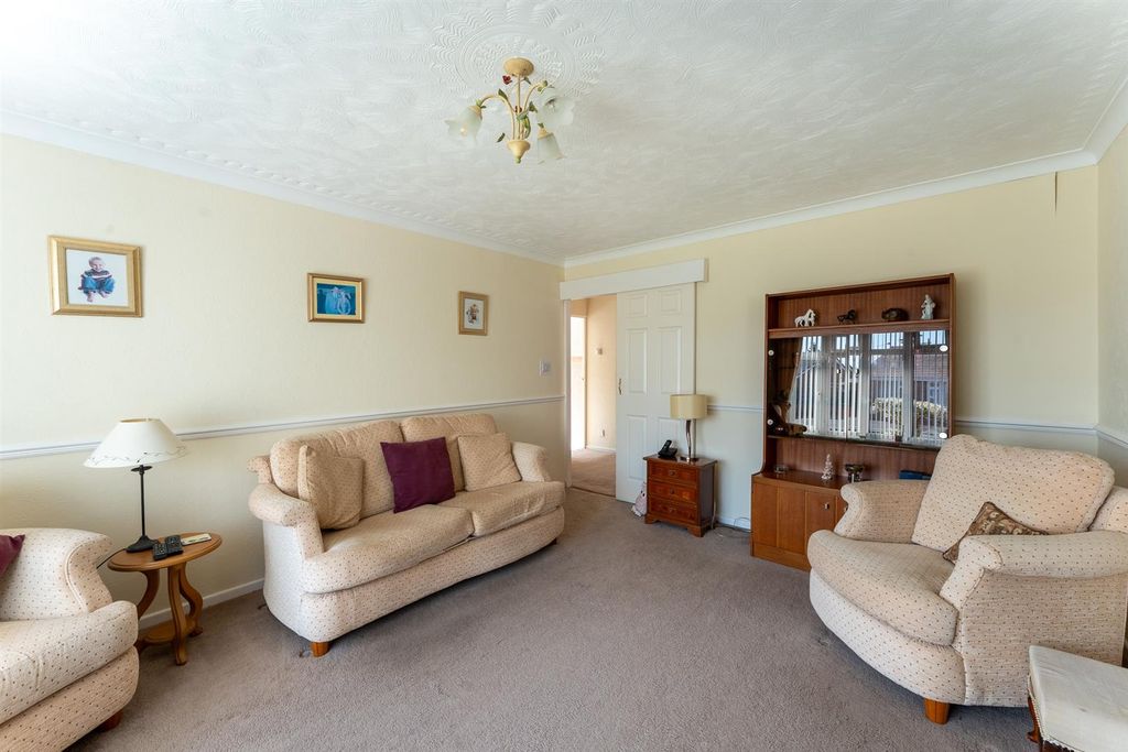 Property photo 3 of 15 Lounge 2.Jpg