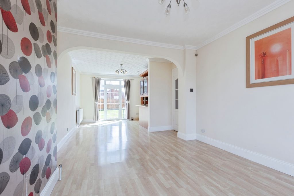 Property photo 2 of 18 Lounge