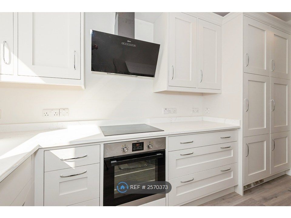 Property photo 2 of 10 Kitchen