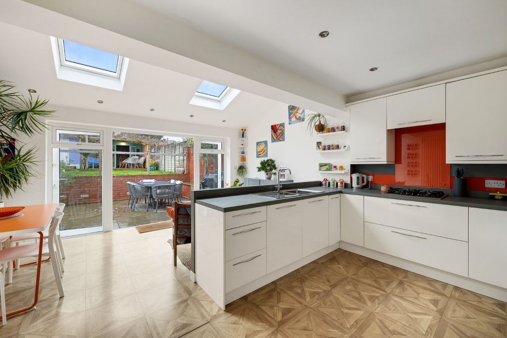 Property photo 2 of 19 4697254