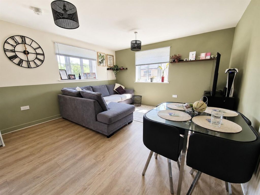 Property photo 2 of 13