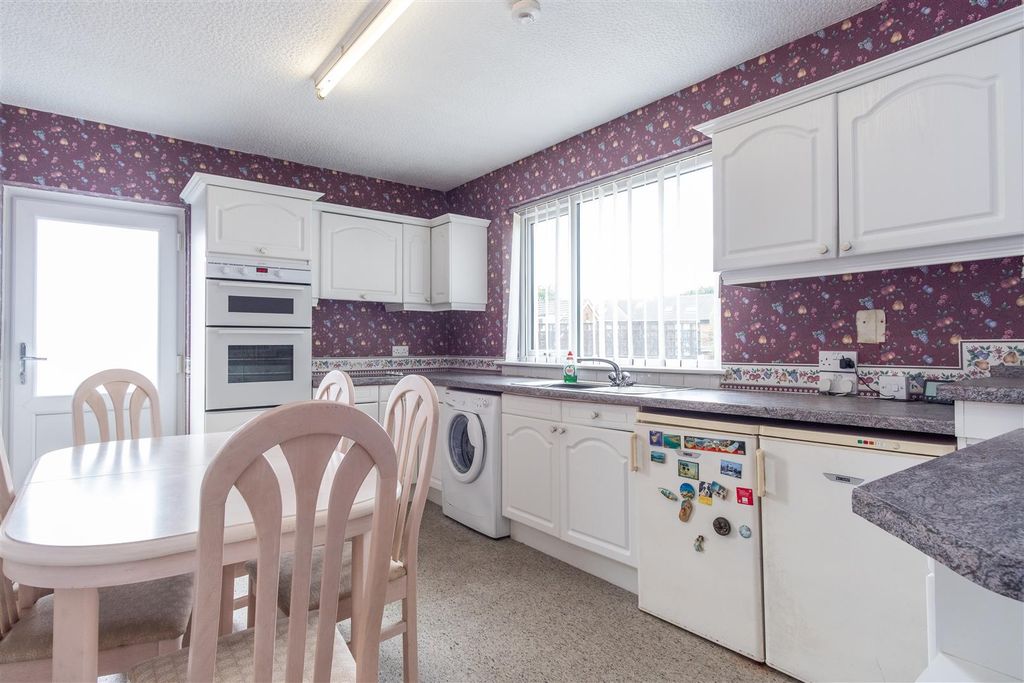Property photo 3 of 19 Kitchen/Diner