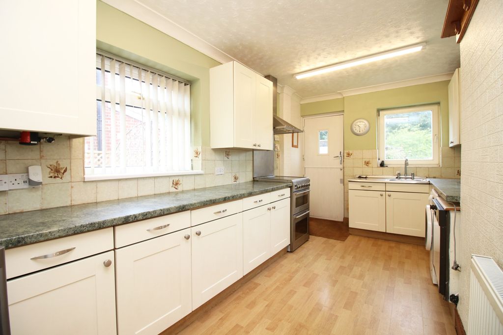 Property photo 2 of 30