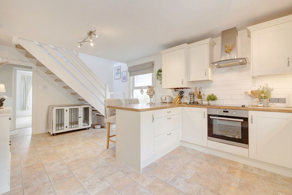 Property photo 2 of 33