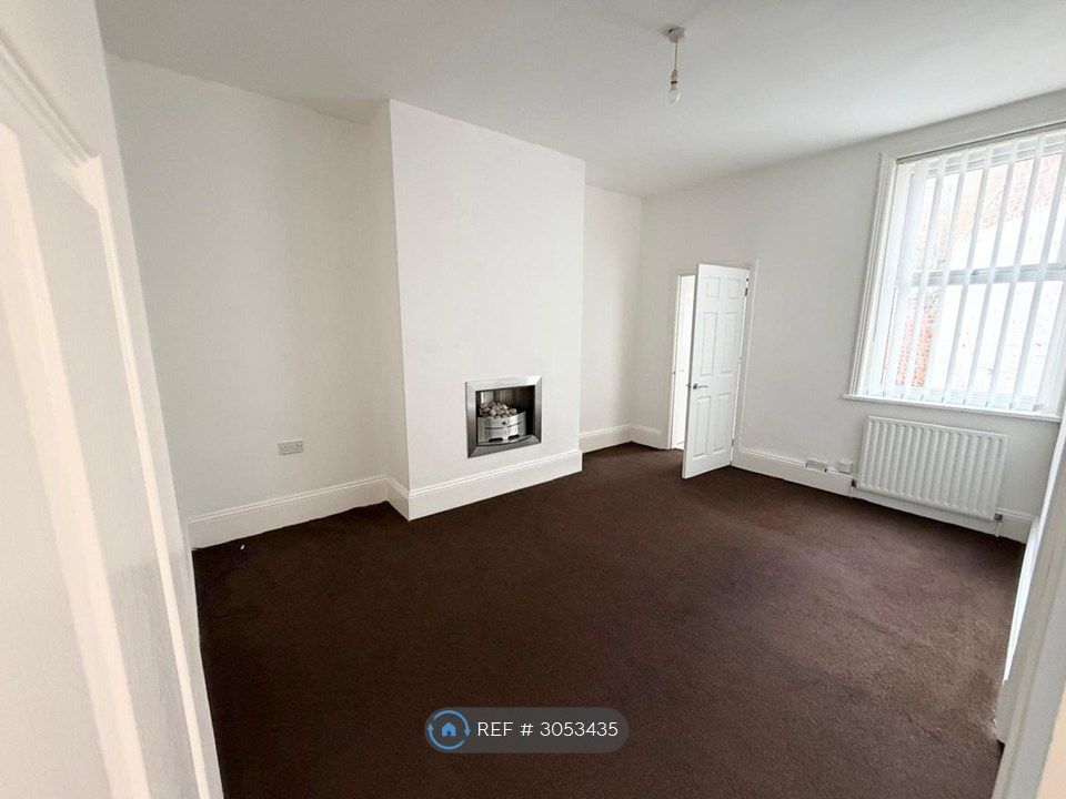 Property photo 1 of 6 Living Room