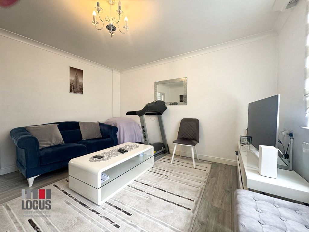 Property photo 2 of 8 Photo 8