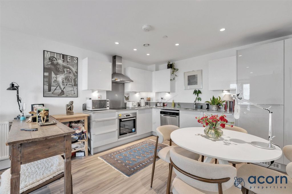 Property photo 2 of 20 Picture No. 12