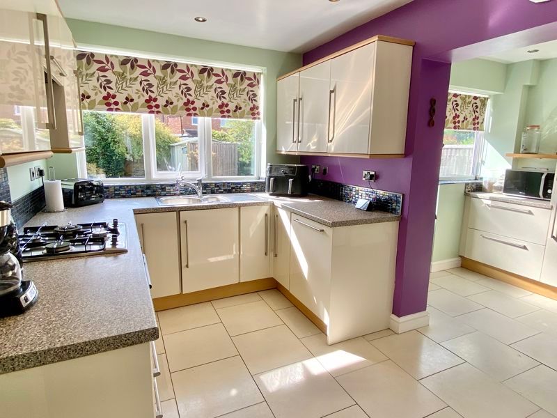 Property photo 2 of 17 Breakfast Kitchen