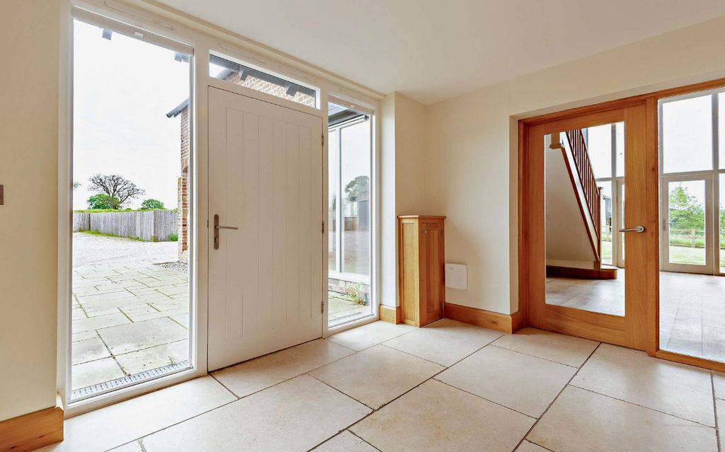 Property photo 3 of 45 Entrance Hall