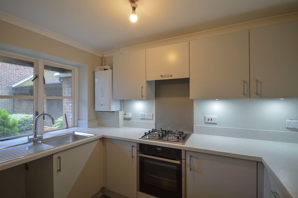 Property photo 3 of 8 Kitchen