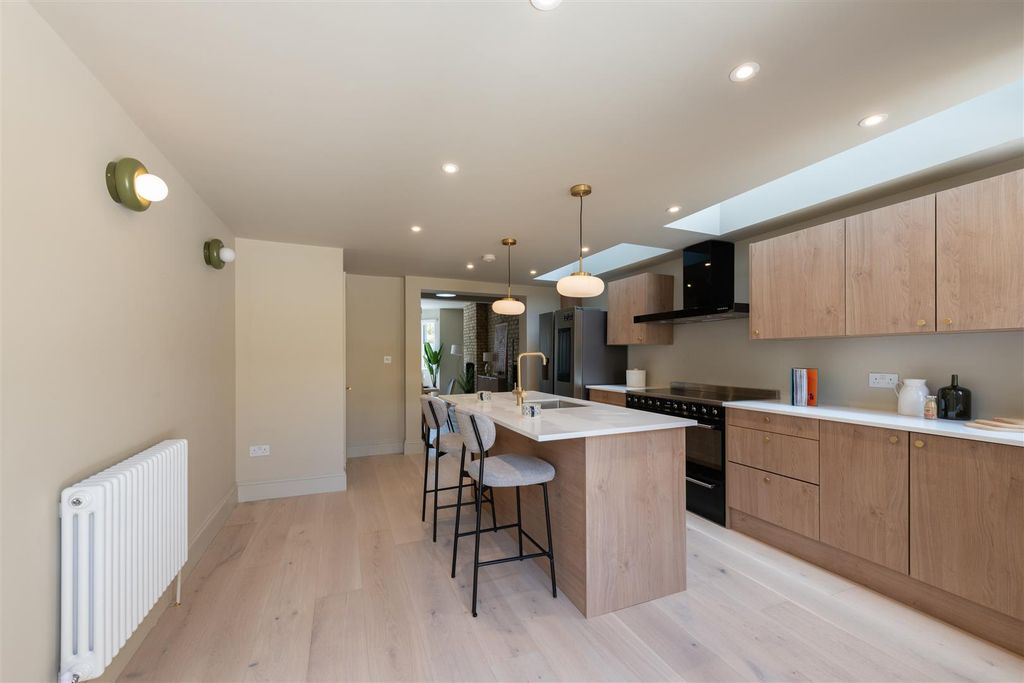 Property photo 2 of 44 Byron 54.Jpg