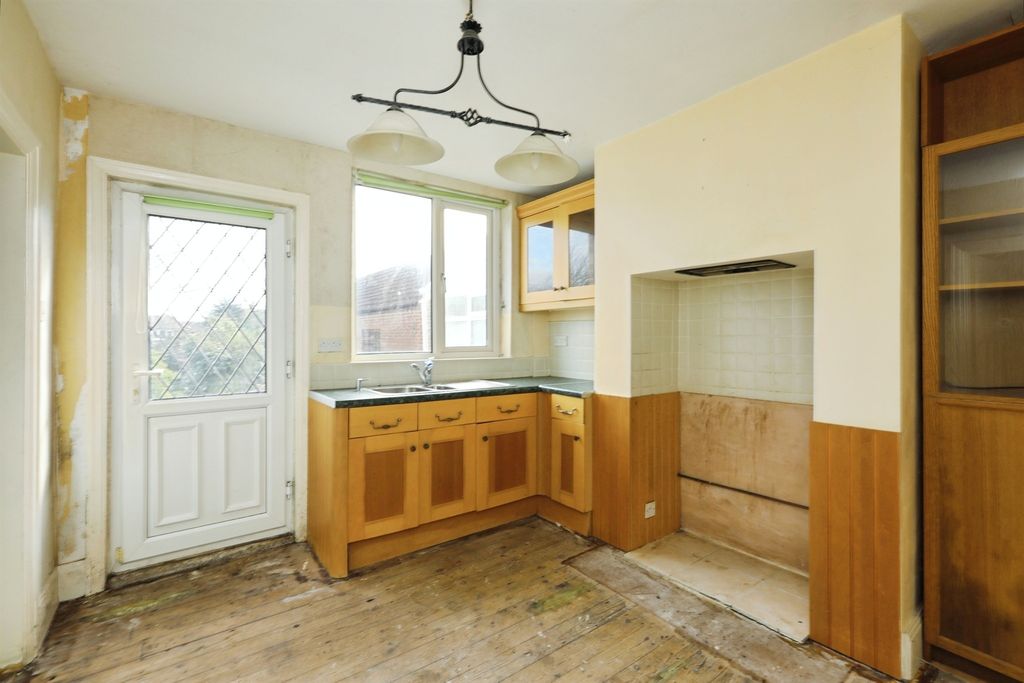 Property photo 3 of 25