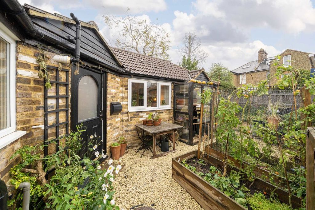 Property photo 1 of 5