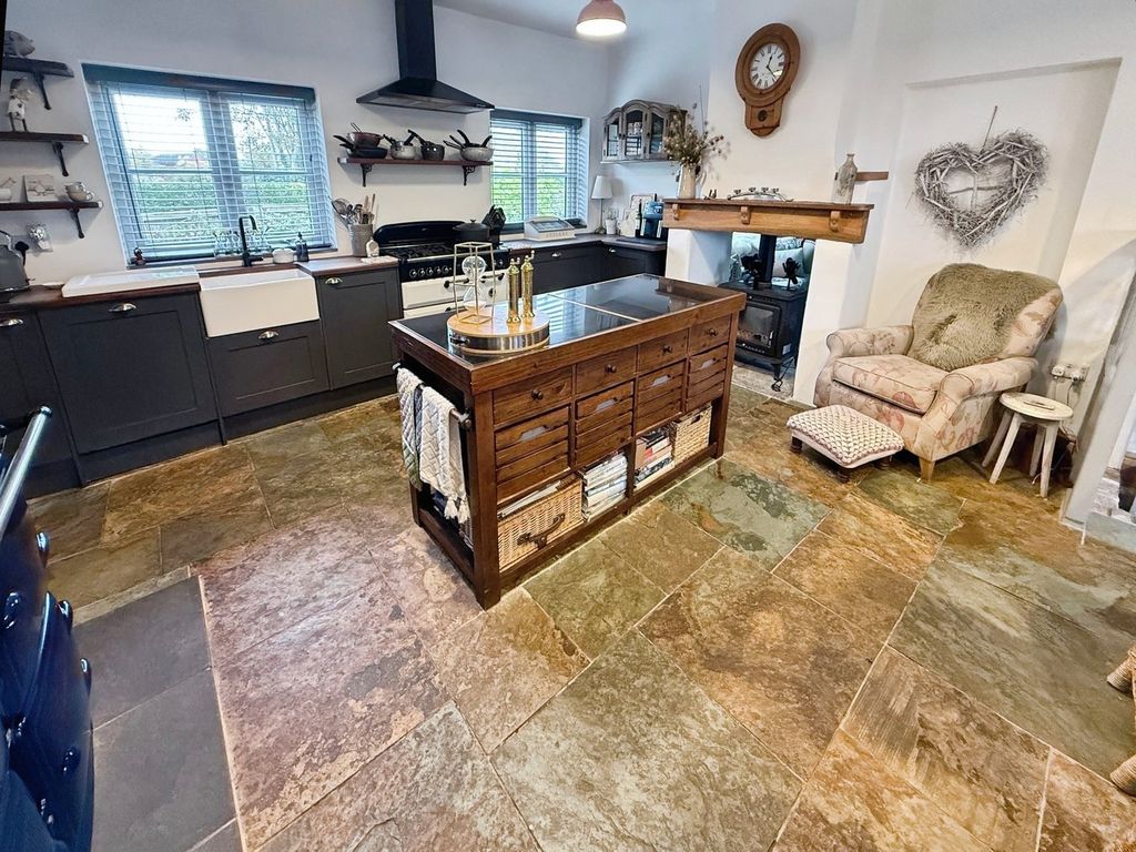 Property photo 2 of 23