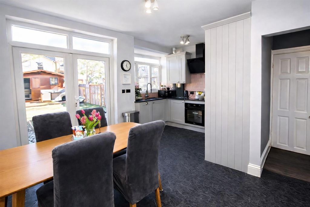 Property photo 2 of 18 Kitchendiner