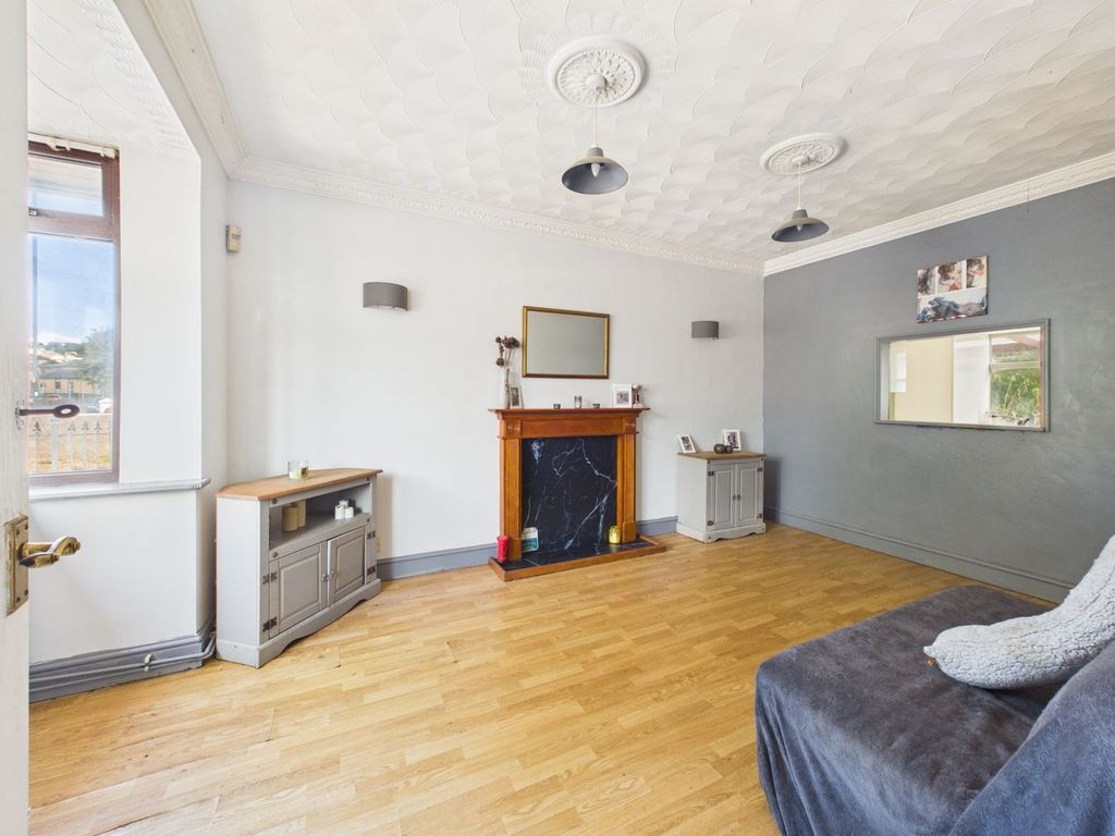 Property photo 2 of 40