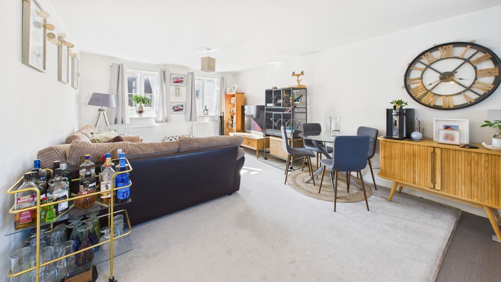 Property photo 3 of 11 Gallery