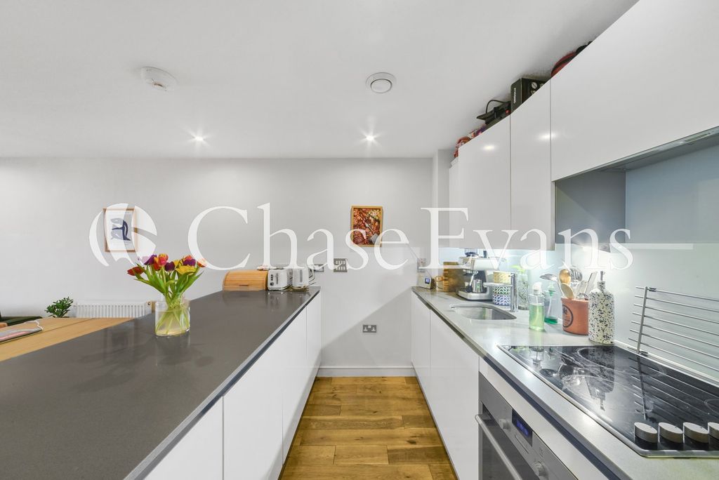 Property photo 2 of 18 Kitchen