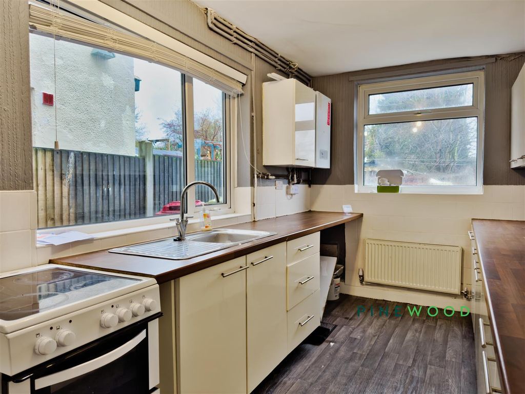 Property photo 3 of 19 Kithen