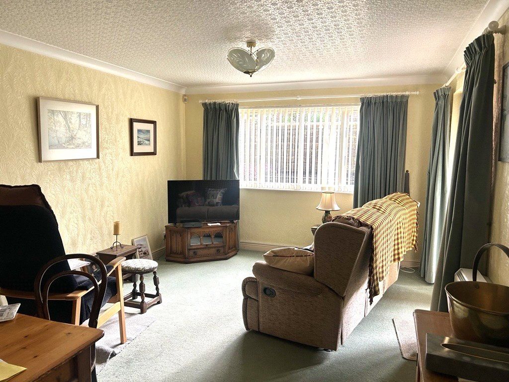 Property photo 3 of 15 Front Room