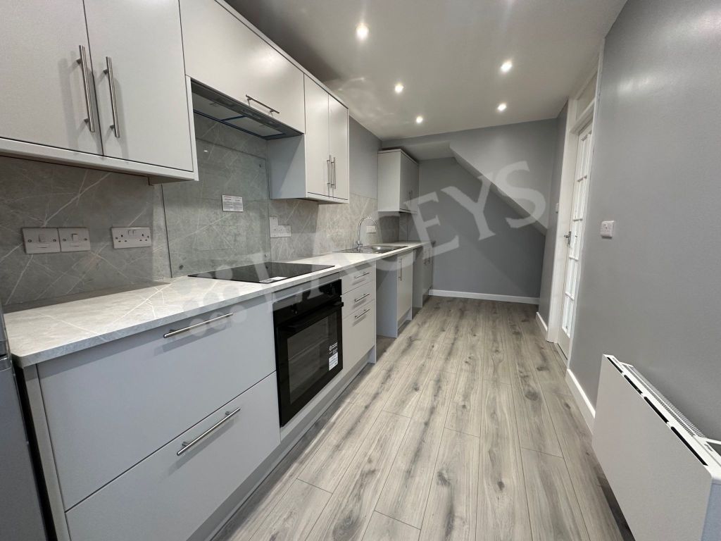 Property photo 2 of 10 Kitchen