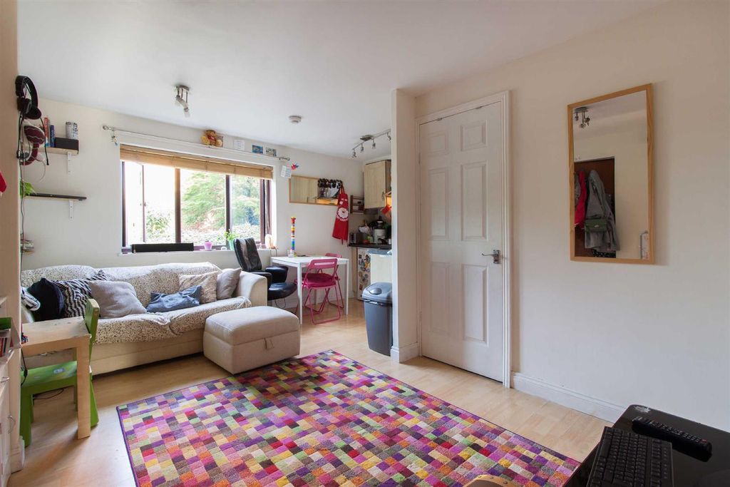 Property photo 2 of 8