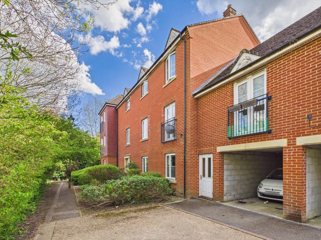 Property photo 1 of 9 28 Grenadier Way Front.Jpg