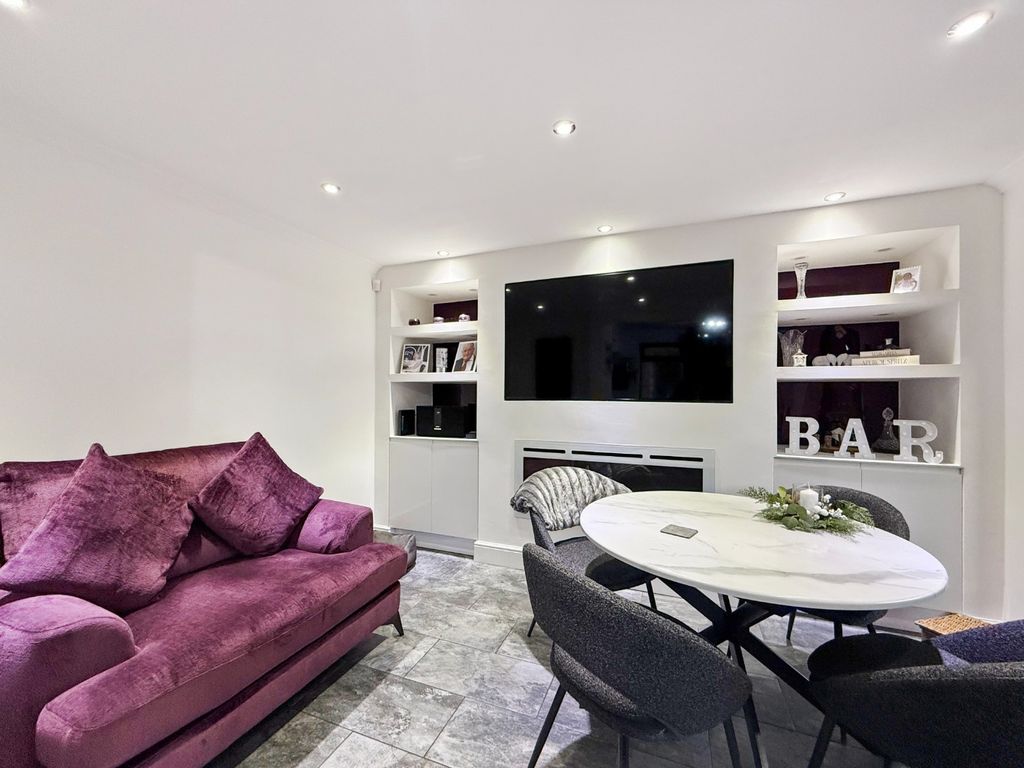 Property photo 3 of 15 4699135