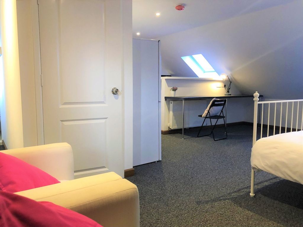 Property photo 3 of 15 A Bright And Inviting Master Bedroom Featuring A c...