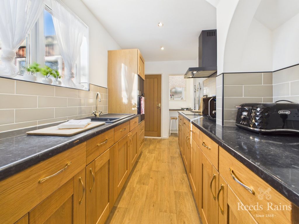 Property photo 3 of 27 Kitchen