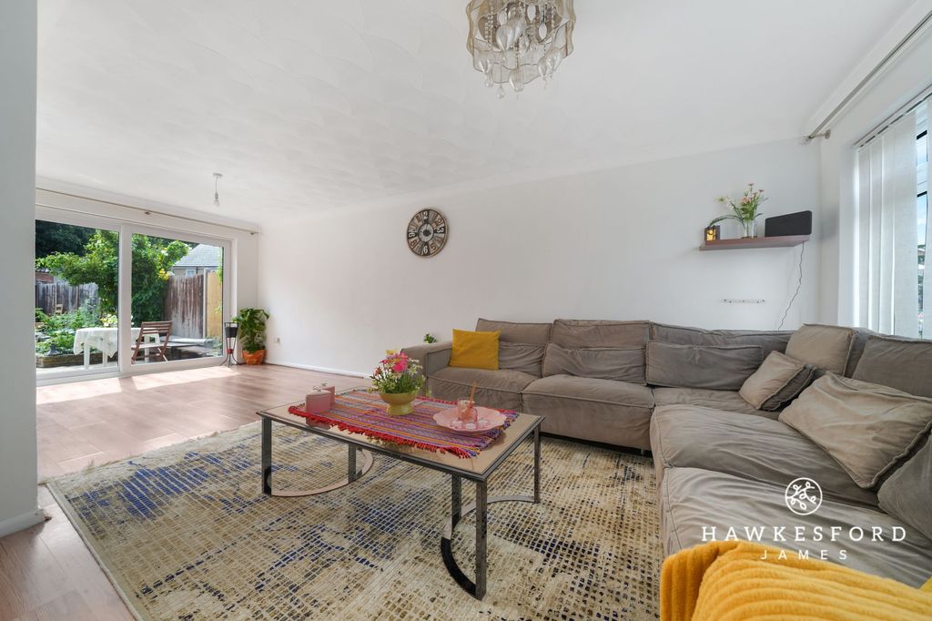 Property photo 2 of 12 Lydbrook Close, Sittingbourne - Lounge/Diner