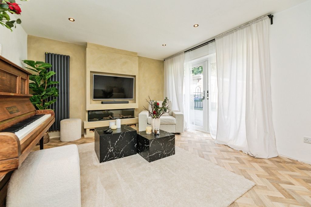 Property photo 2 of 21 Pbox-Img.Jpg