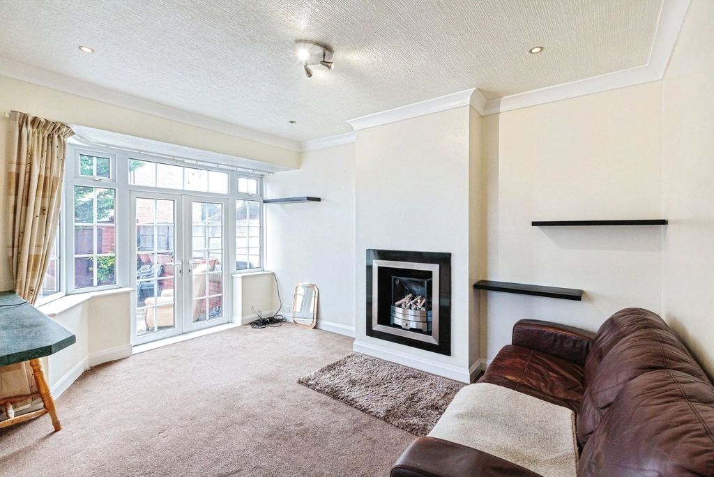 Property photo 2 of 17 Photo