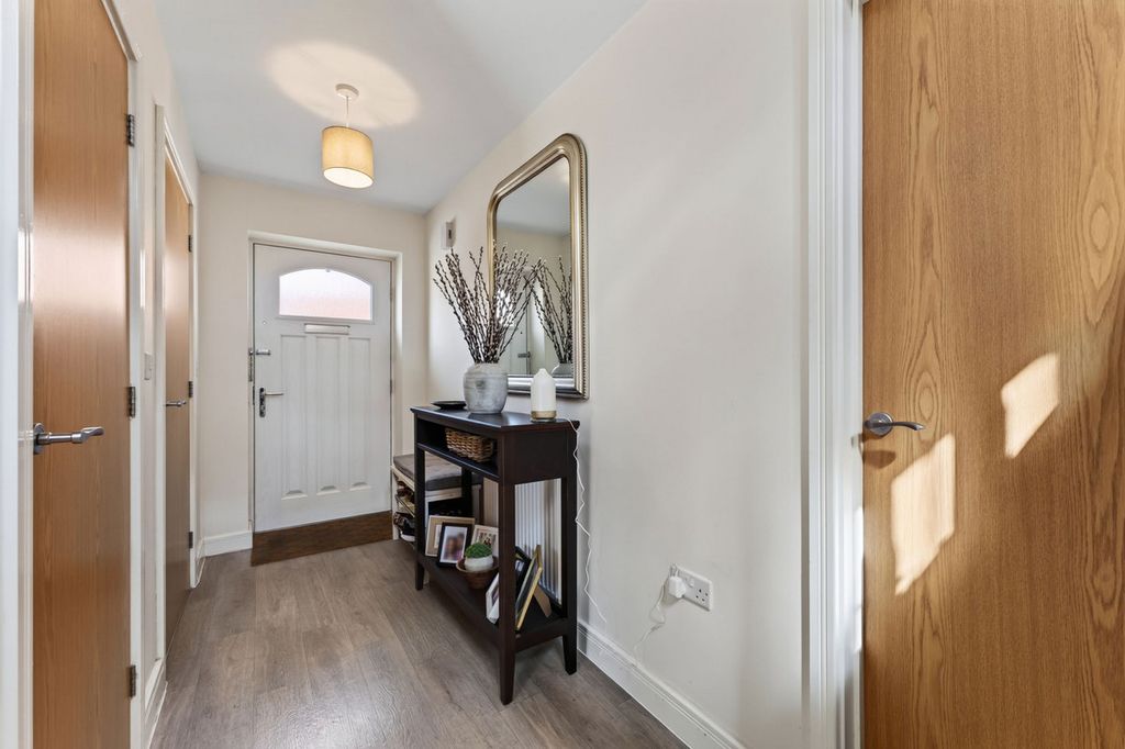 Property photo 2 of 34