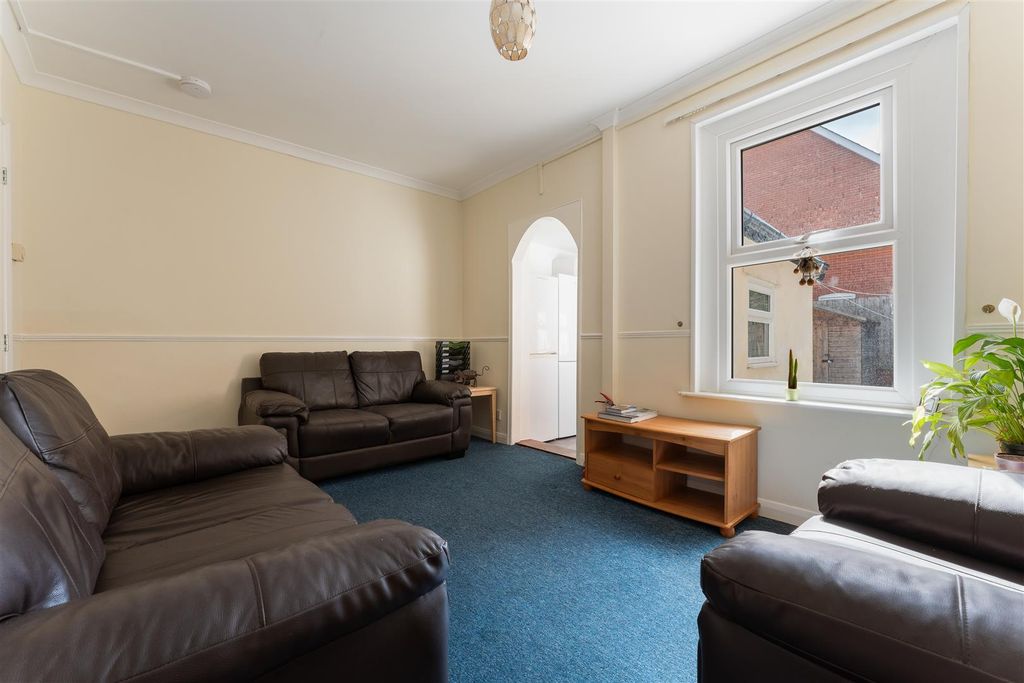 Property photo 2 of 8 40 Clifton Road-5.Jpg