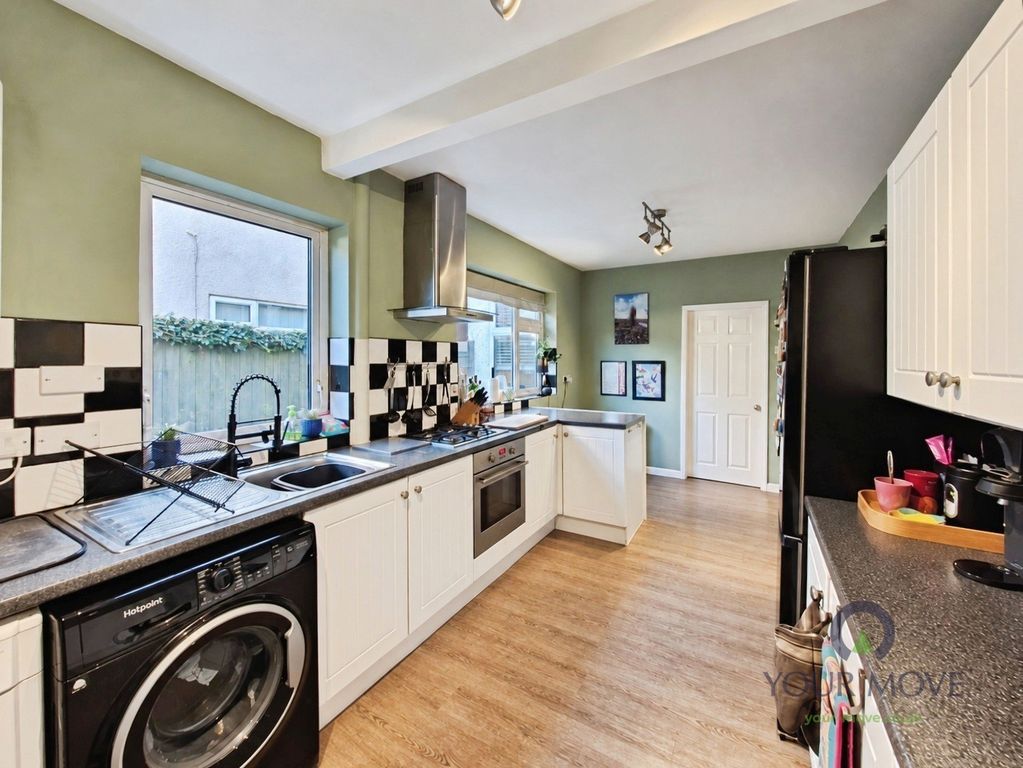 Property photo 3 of 21 Kitchen